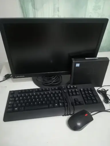 [m710q] Lenovo ThinkCentre (Usadas) M710q Tiny Core i5 de 6ta generación  8GB RAM DDR4 SODIMM 500GB HDD Disco duro, Monitor 19.5", Teclado y Mouse Logitech.